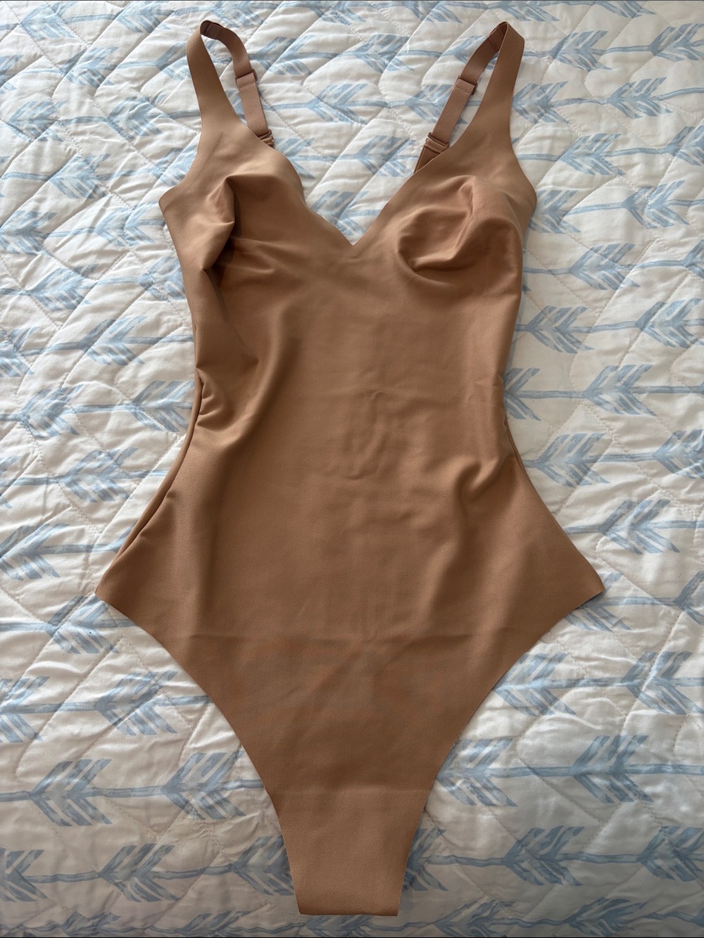 SKIMS Sculpting Nude Bodysuit - Tan